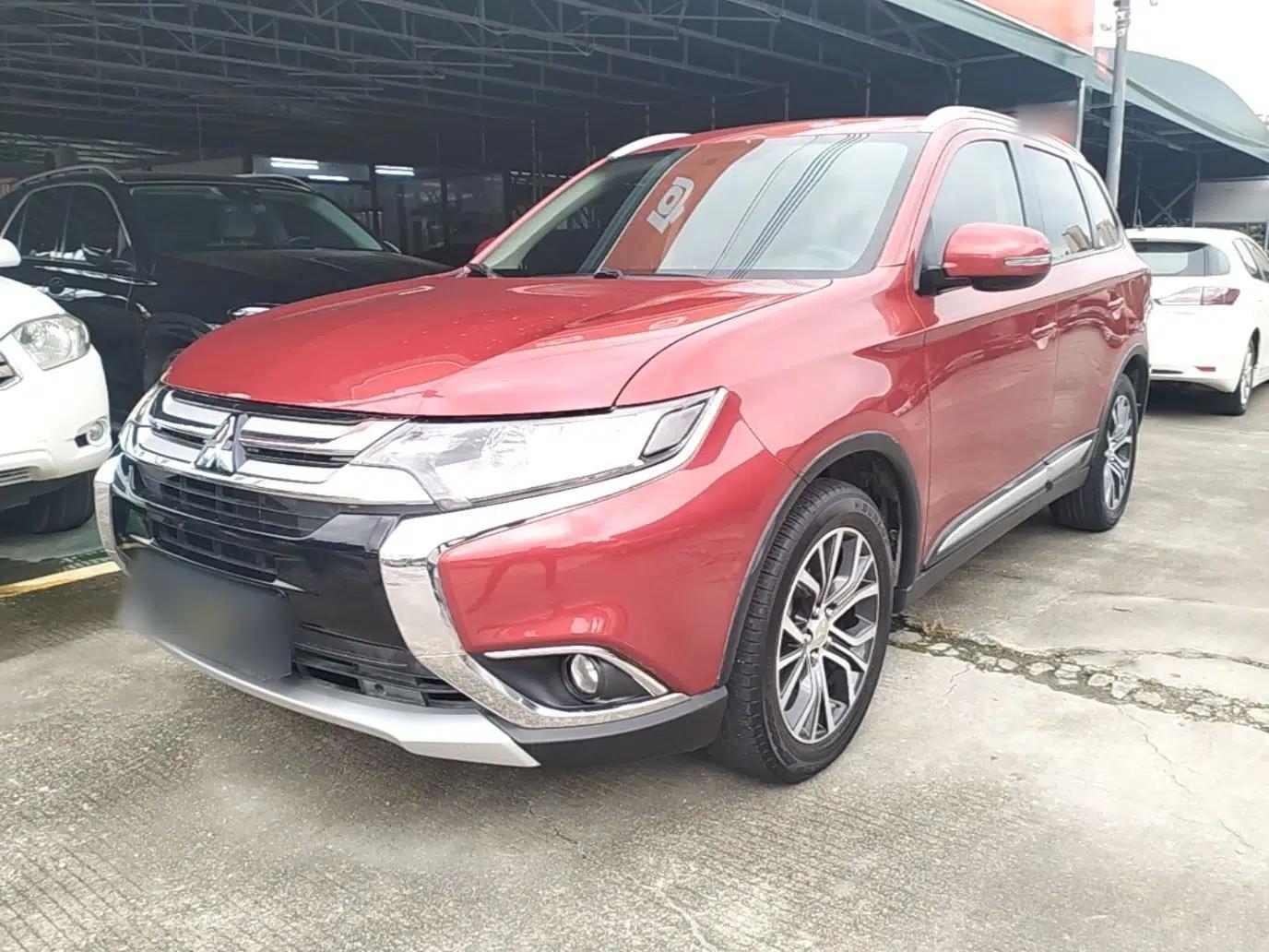Mitsubishi Outlander 2018 2.0L Two-Wheel Drive Glory Edition 5 Seats — миниатюра 1