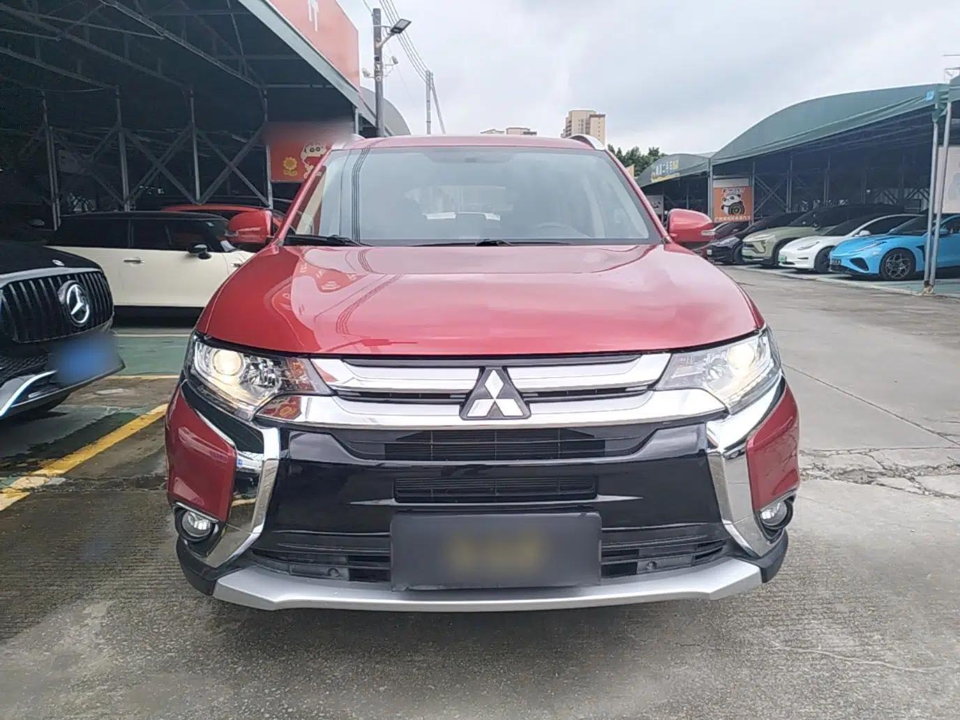 Mitsubishi Outlander 2018 2.0L Two-Wheel Drive Glory Edition 5 Seats — миниатюра 2