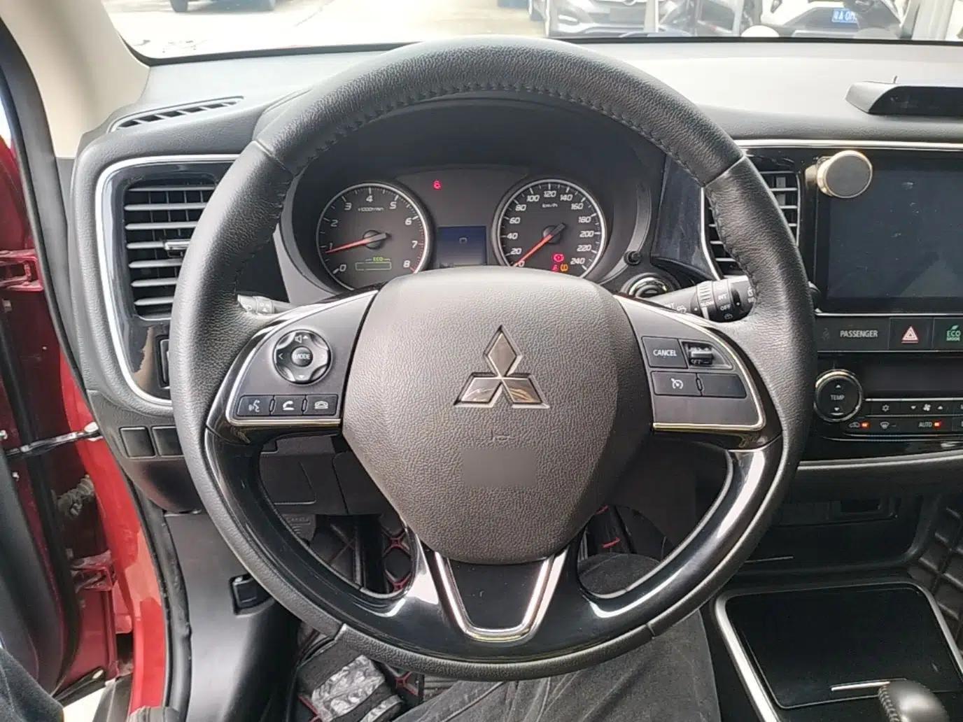 Mitsubishi Outlander 2018 2.0L Two-Wheel Drive Glory Edition 5 Seats — миниатюра 13
