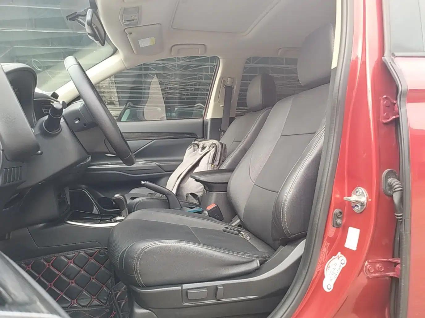 Mitsubishi Outlander 2018 2.0L Two-Wheel Drive Glory Edition 5 Seats — миниатюра 17
