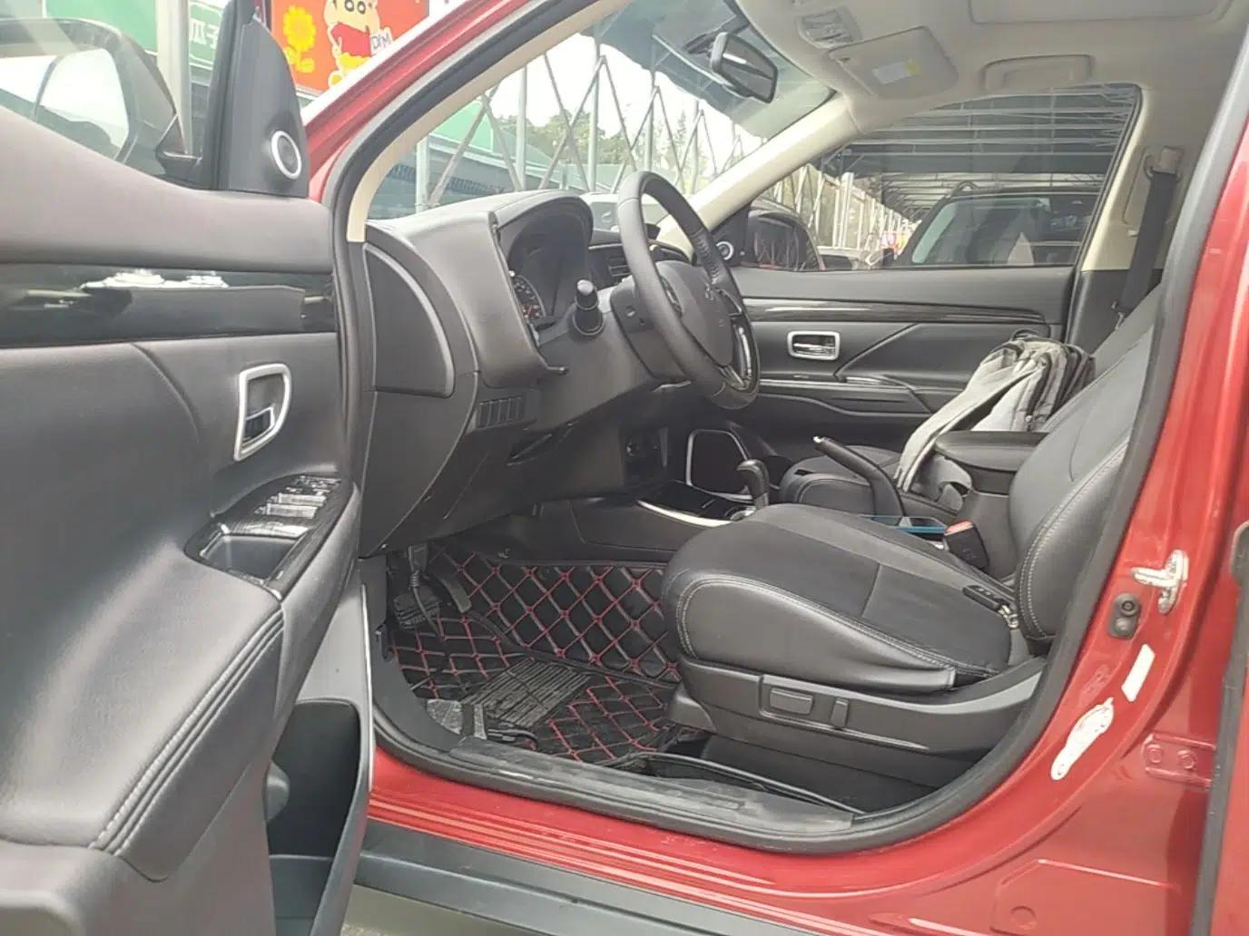 Mitsubishi Outlander 2018 2.0L Two-Wheel Drive Glory Edition 5 Seats — миниатюра 18