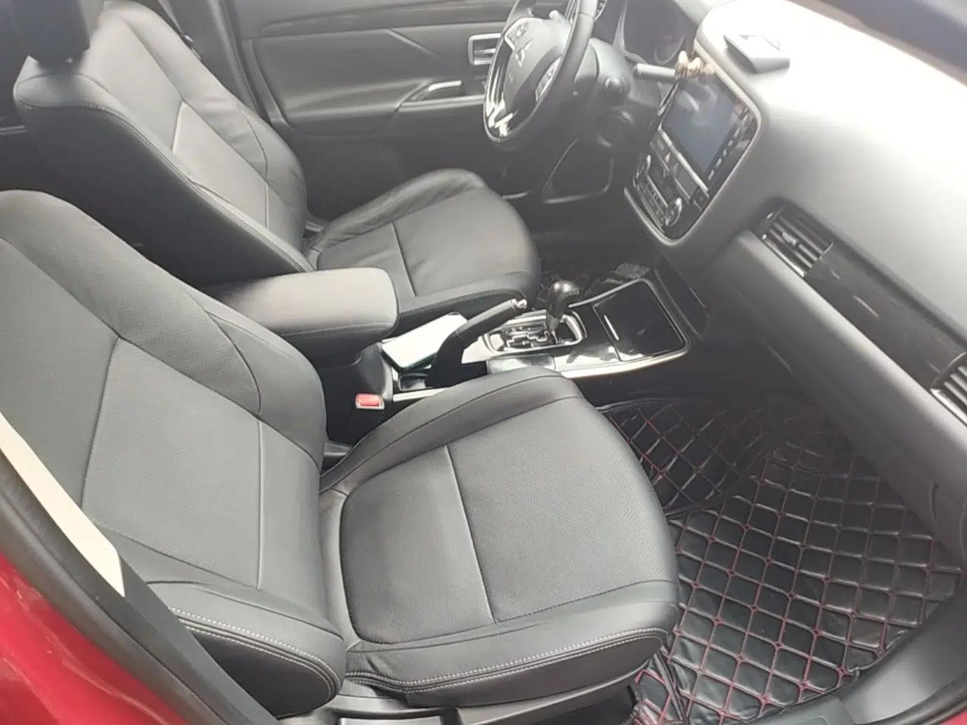 Mitsubishi Outlander 2018 2.0L Two-Wheel Drive Glory Edition 5 Seats — миниатюра 19