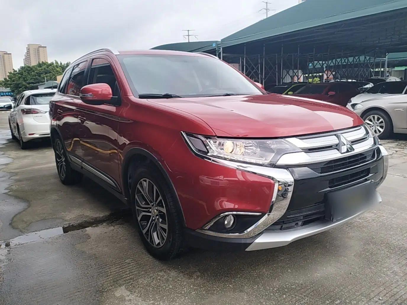 Mitsubishi Outlander 2018 2.0L Two-Wheel Drive Glory Edition 5 Seats — миниатюра 3