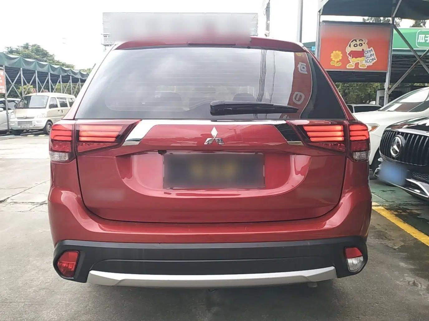 Mitsubishi Outlander 2018 2.0L Two-Wheel Drive Glory Edition 5 Seats — миниатюра 5