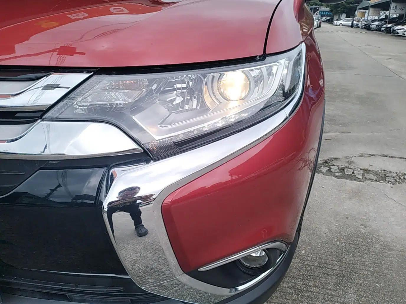 Mitsubishi Outlander 2018 2.0L Two-Wheel Drive Glory Edition 5 Seats — миниатюра 8
