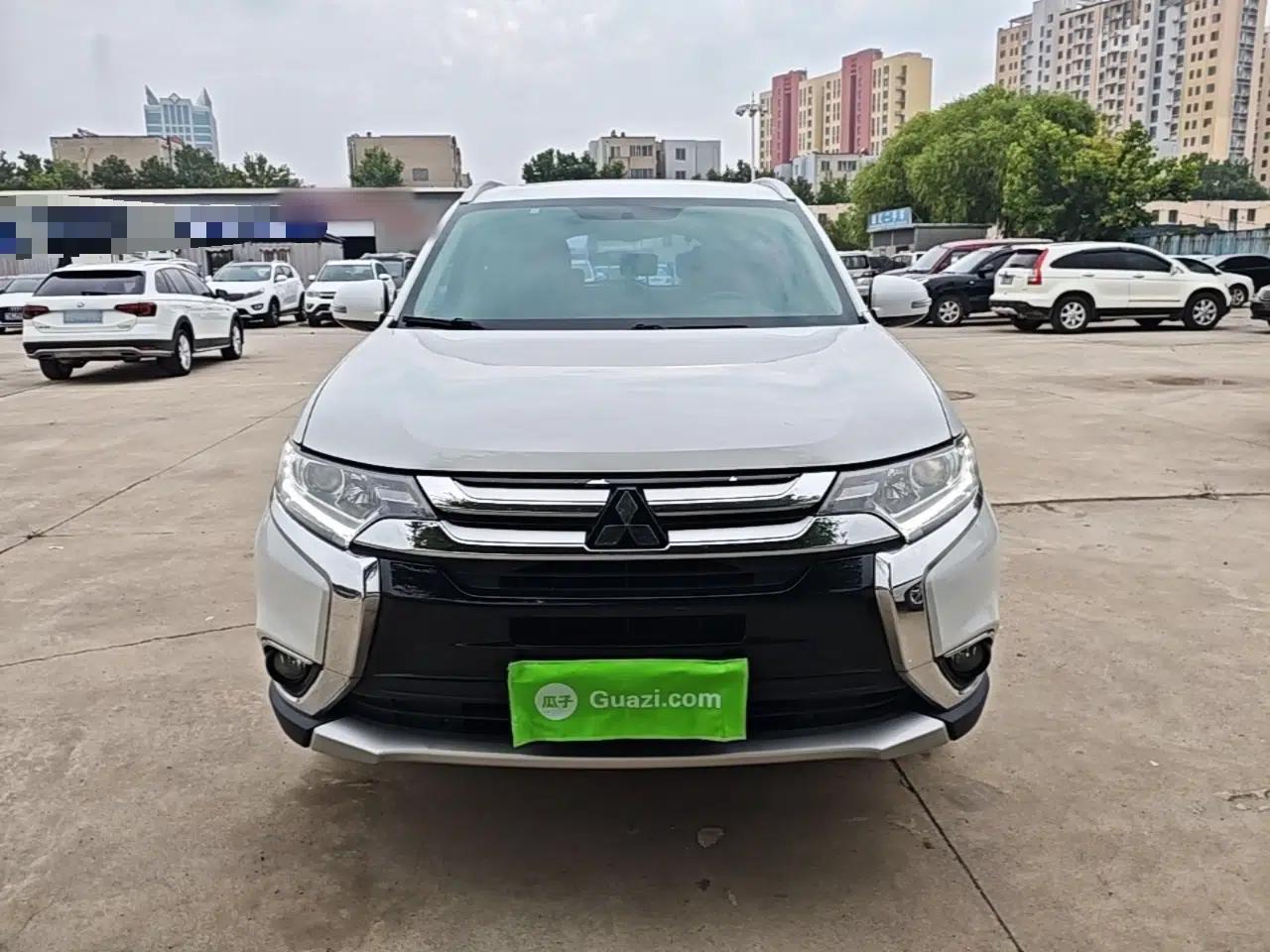 Mitsubishi Outlander 2018 2.0L Two-Wheel Drive Glory Edition 5 Seats — миниатюра 2