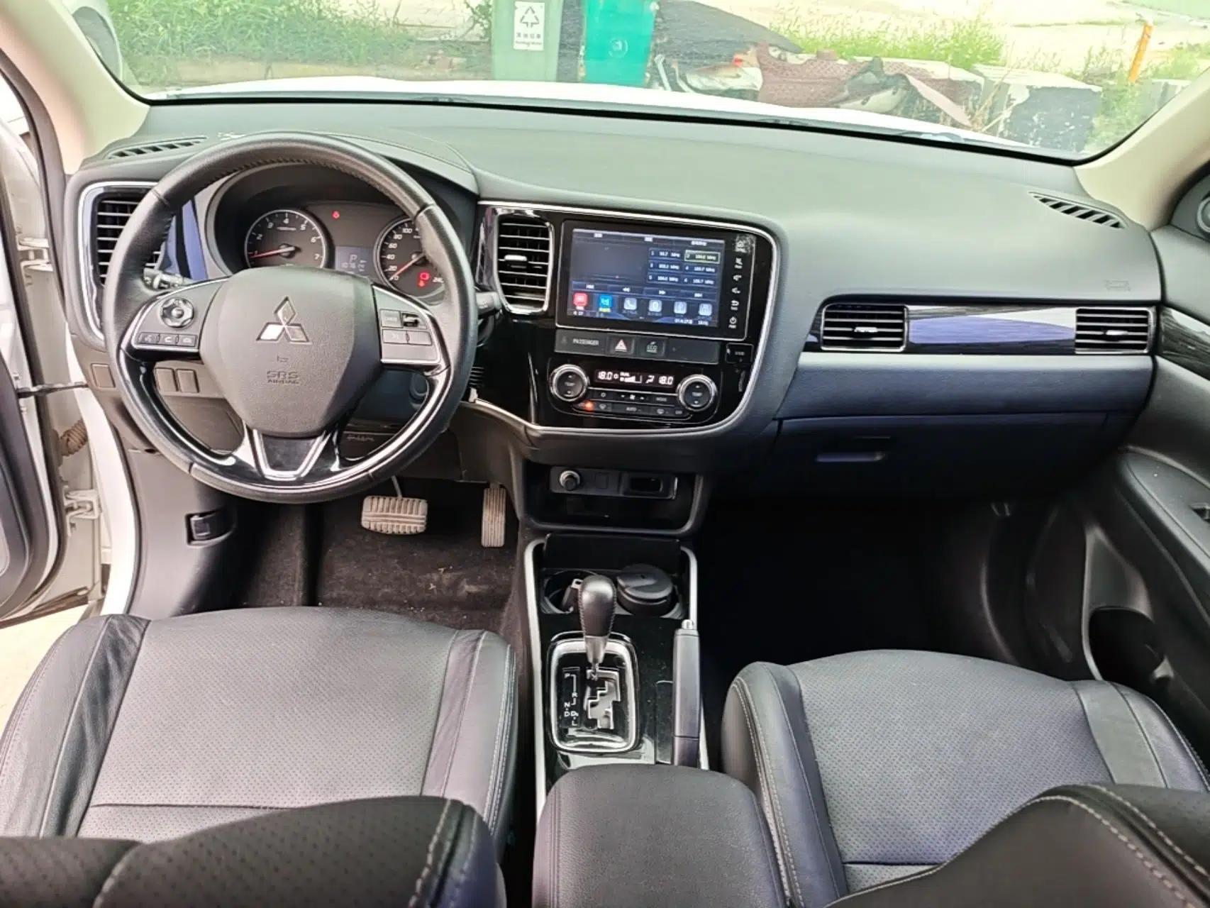 Mitsubishi Outlander 2018 2.0L Two-Wheel Drive Glory Edition 5 Seats — миниатюра 12
