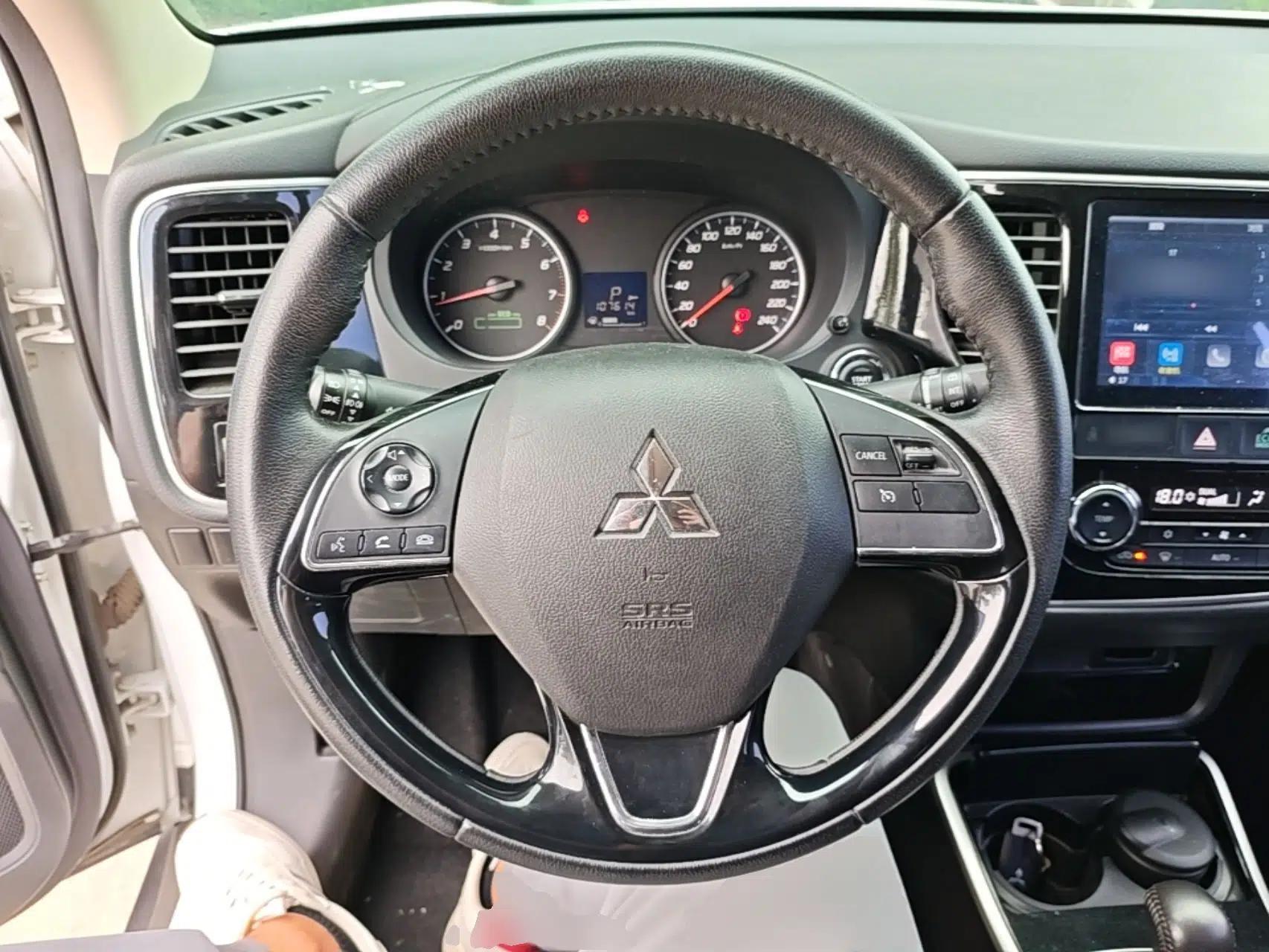 Mitsubishi Outlander 2018 2.0L Two-Wheel Drive Glory Edition 5 Seats — миниатюра 13