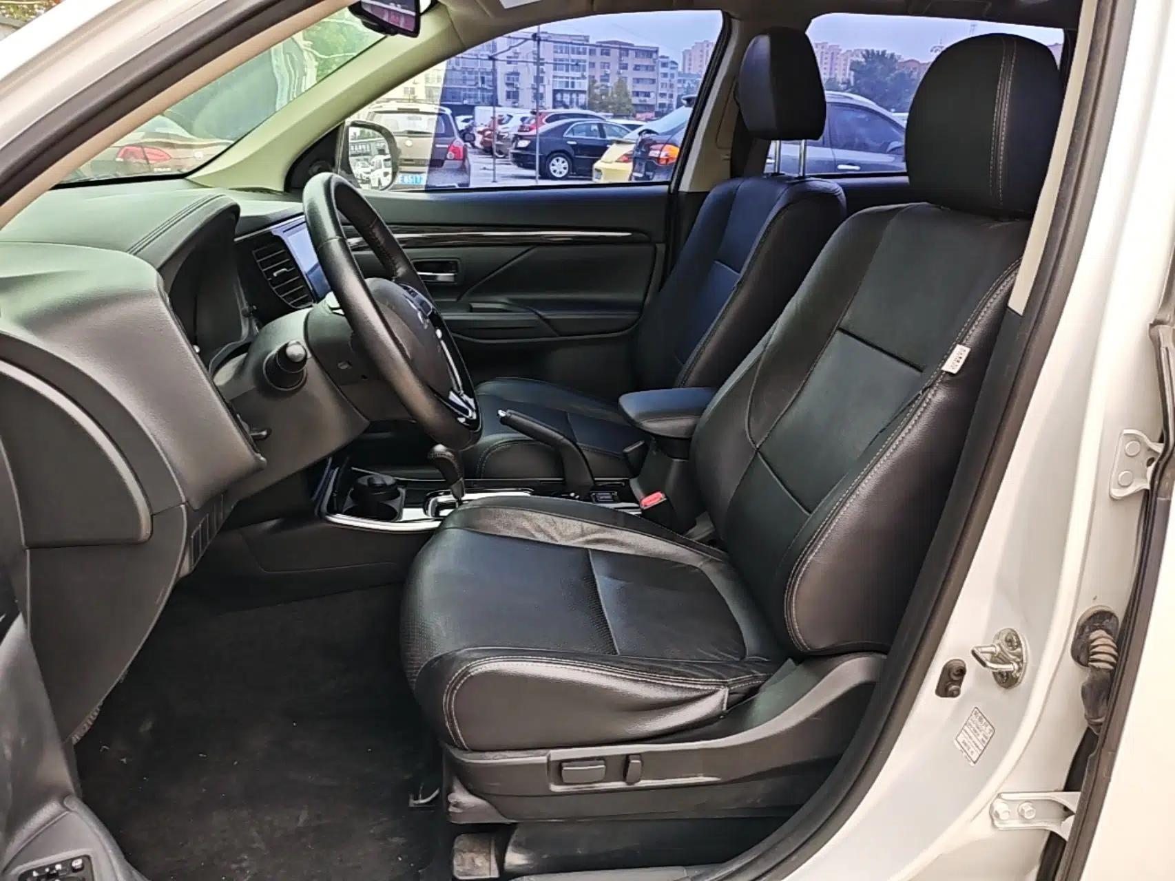 Mitsubishi Outlander 2018 2.0L Two-Wheel Drive Glory Edition 5 Seats — миниатюра 17
