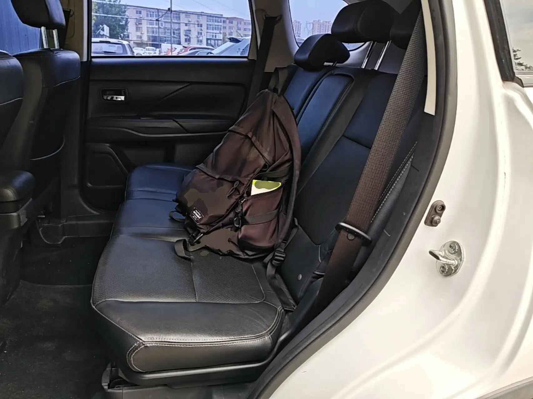 Mitsubishi Outlander 2018 2.0L Two-Wheel Drive Glory Edition 5 Seats — миниатюра 20