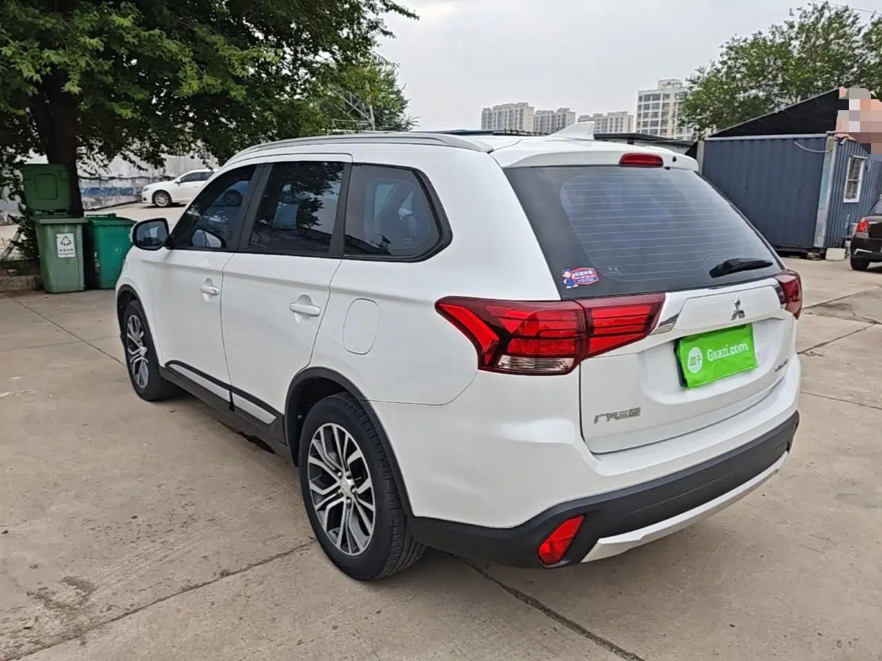 Mitsubishi Outlander 2018 2.0L Two-Wheel Drive Glory Edition 5 Seats — миниатюра 4
