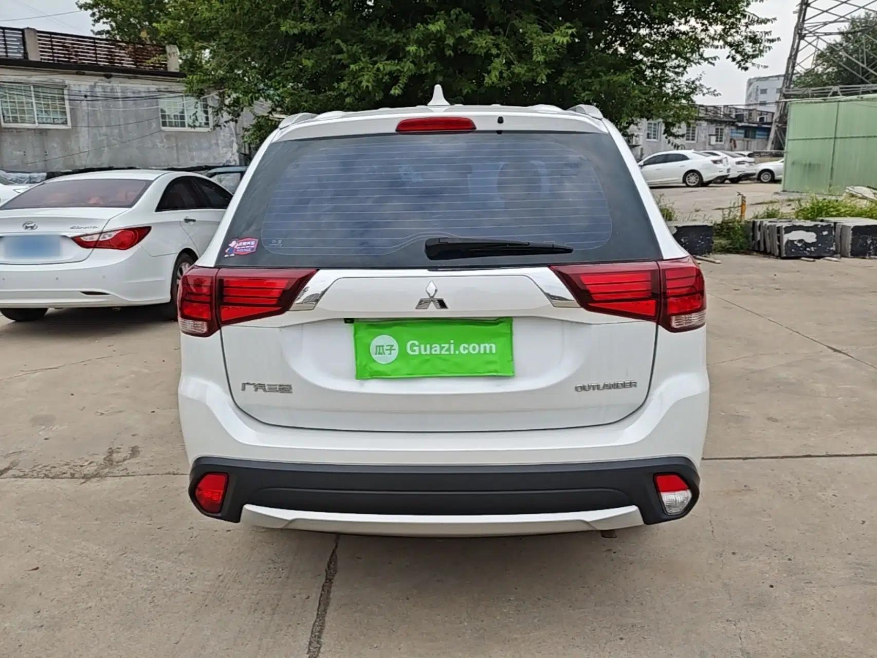 Mitsubishi Outlander 2018 2.0L Two-Wheel Drive Glory Edition 5 Seats — миниатюра 5
