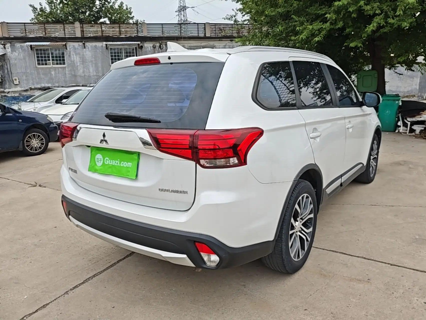 Mitsubishi Outlander 2018 2.0L Two-Wheel Drive Glory Edition 5 Seats — миниатюра 6