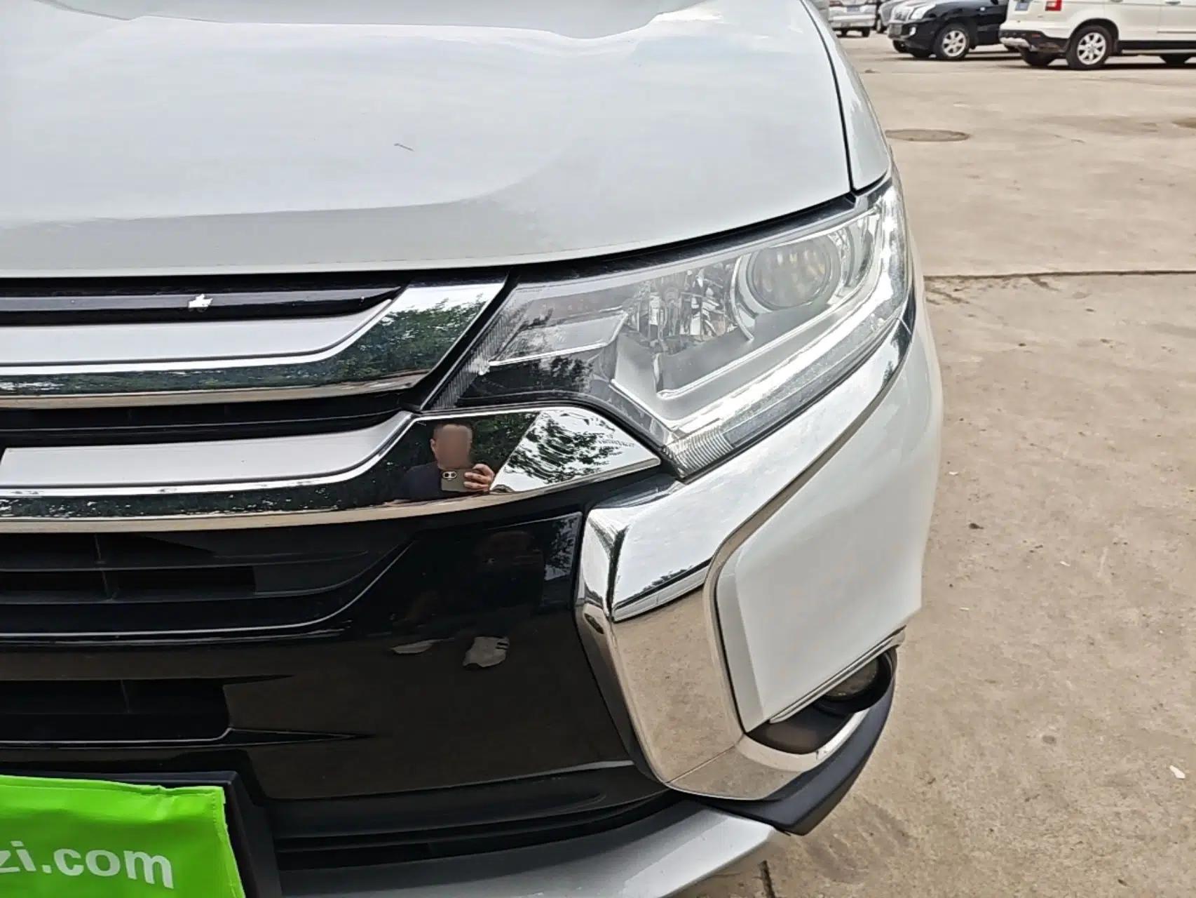 Mitsubishi Outlander 2018 2.0L Two-Wheel Drive Glory Edition 5 Seats — миниатюра 8