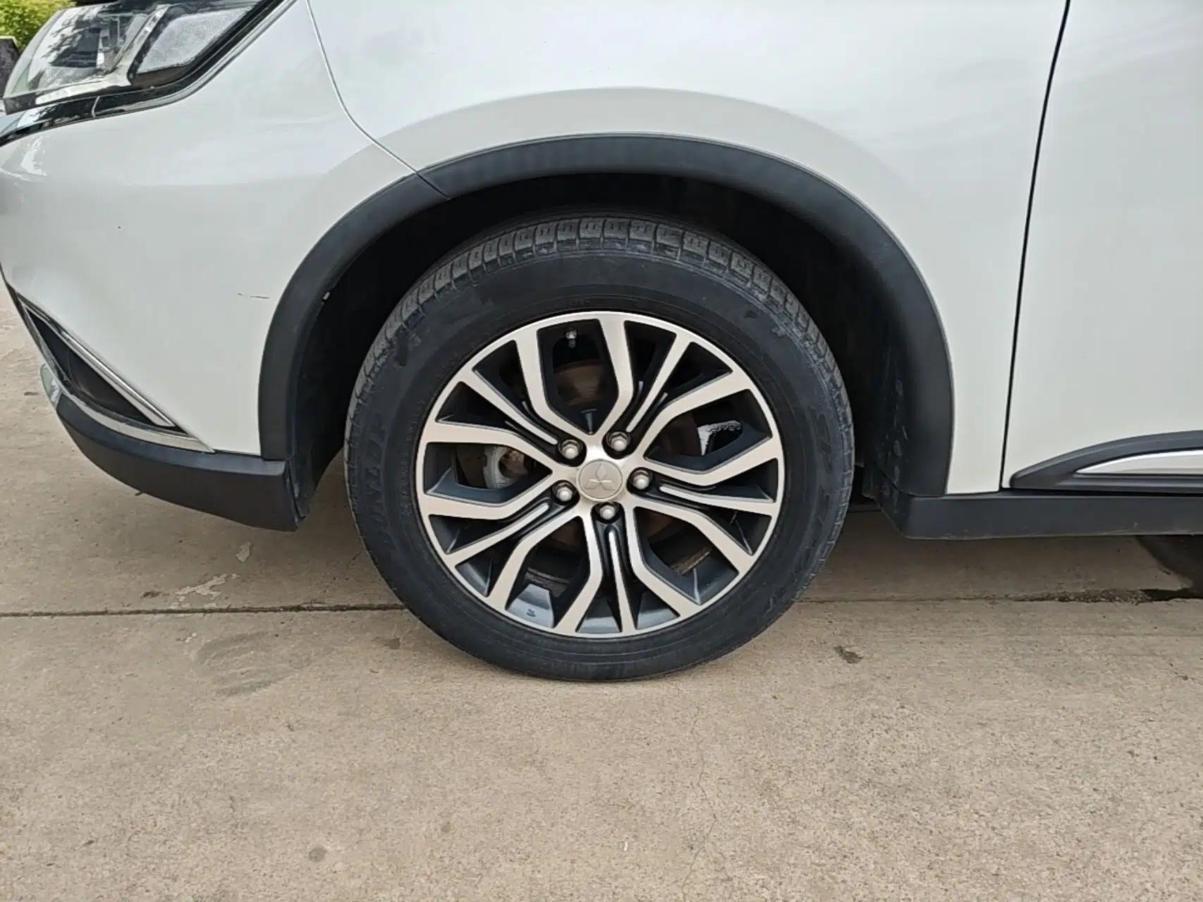 Mitsubishi Outlander 2018 2.0L Two-Wheel Drive Glory Edition 5 Seats — миниатюра 10