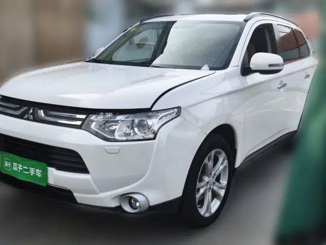 Mitsubishi Outlander 2013 2.4L 4x4 Luxury Navigation Edition 5 Seats