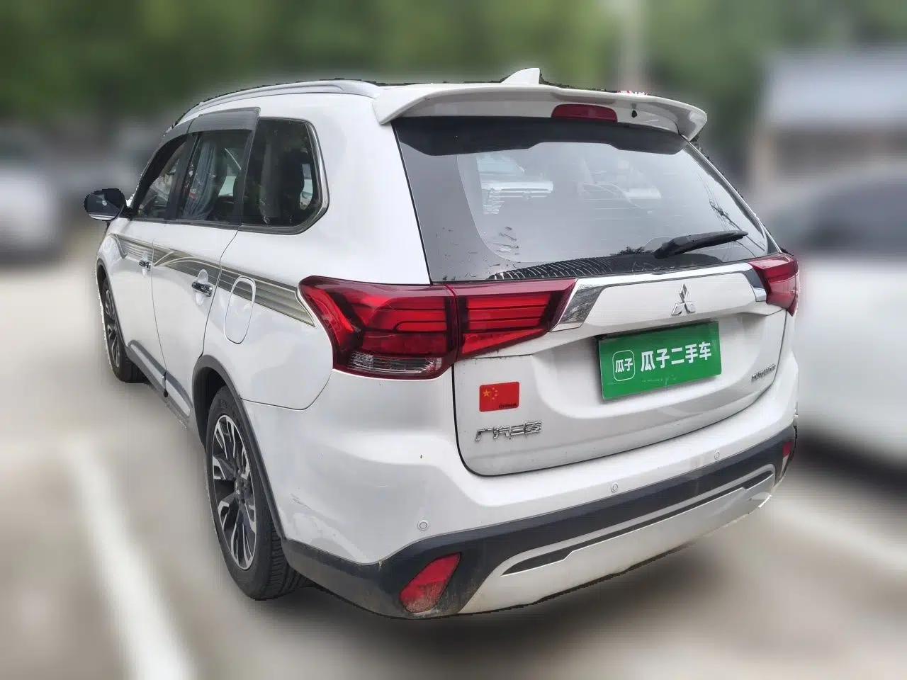 Mitsubishi Outlander 2019 2.4L 4x4 Zhi Xiang Edition 5 Seats China V Emission Standard — миниатюра 4