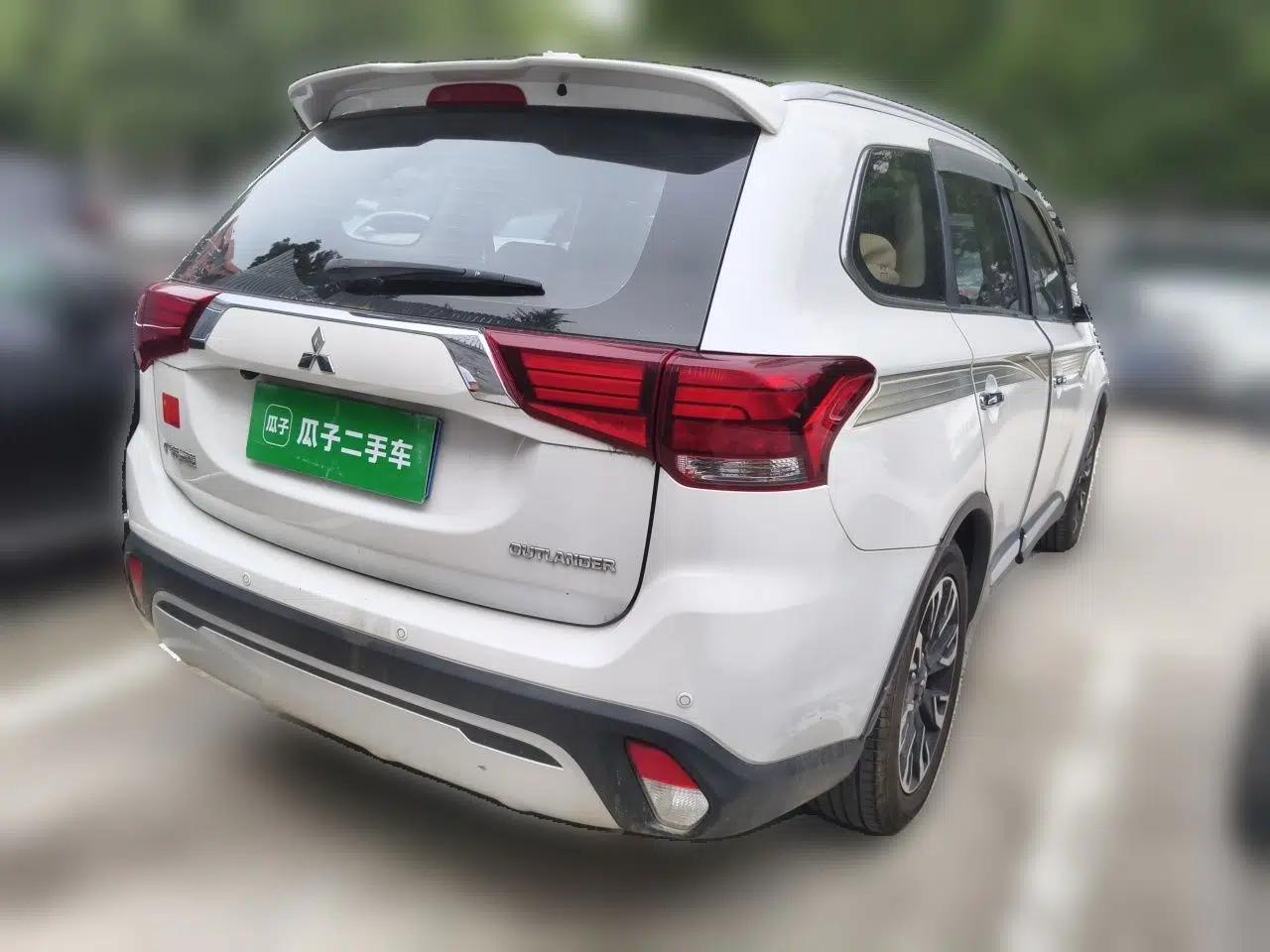 Mitsubishi Outlander 2019 2.4L 4x4 Zhi Xiang Edition 5 Seats China V Emission Standard — миниатюра 6