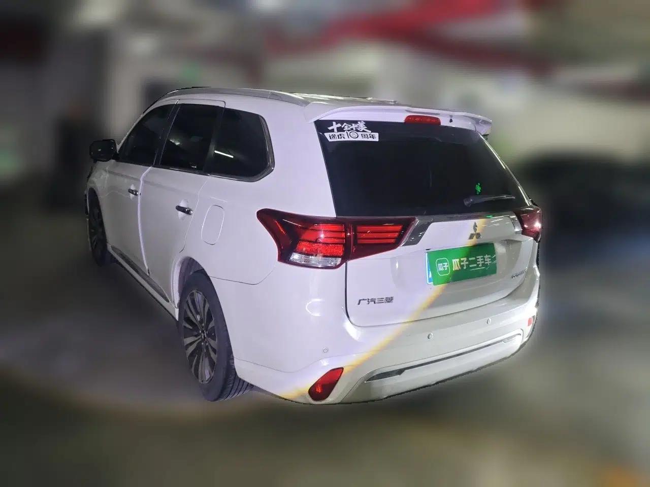 Mitsubishi Outlander 2021 2.4L 4x4 Zhi Xiang Edition 7 Seats — миниатюра 4