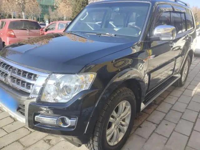Mitsubishi Pajero Pajero (parallel import)