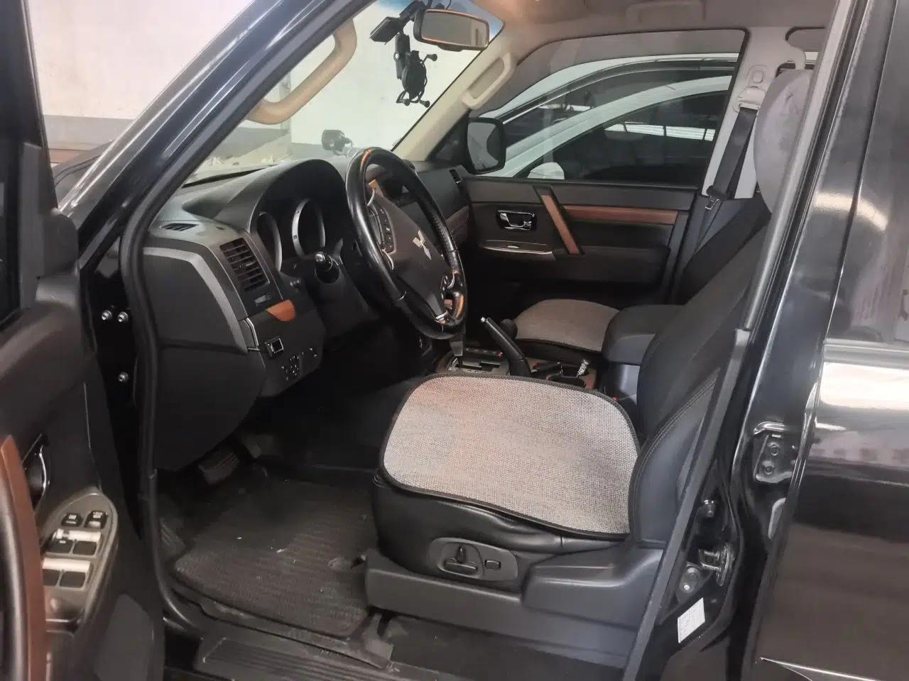 Mitsubishi Pajero 2018 3.0L Automatic Standard Edition — миниатюра 16