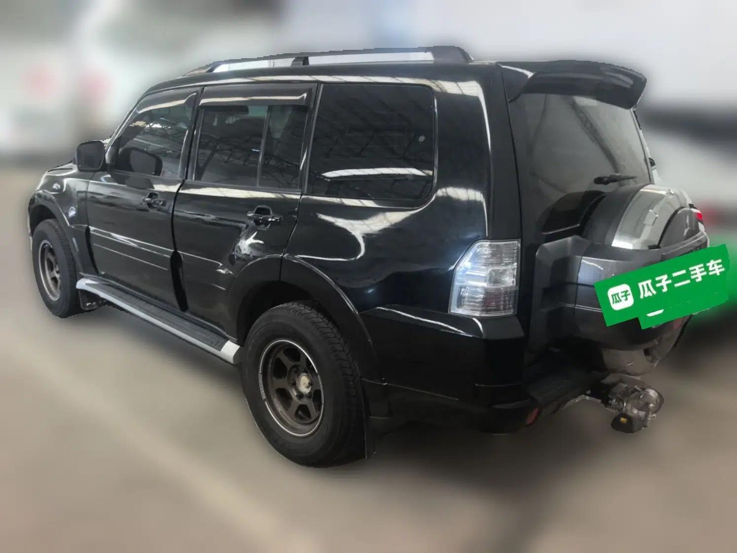 Mitsubishi Pajero 2018 3.0L Automatic Standard Edition — миниатюра 4