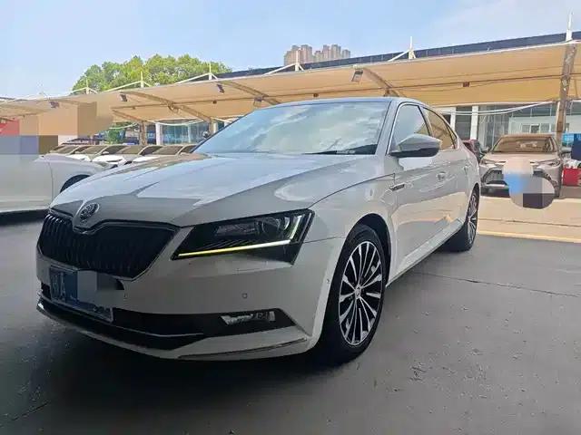 Superb 2016 TSI330 DSG Smart Edition