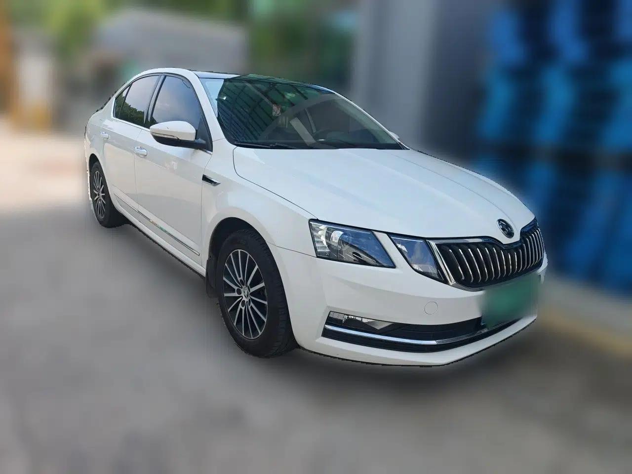 Skoda Octavia 2019 1.5L Automatic Luxury Edition — миниатюра 3