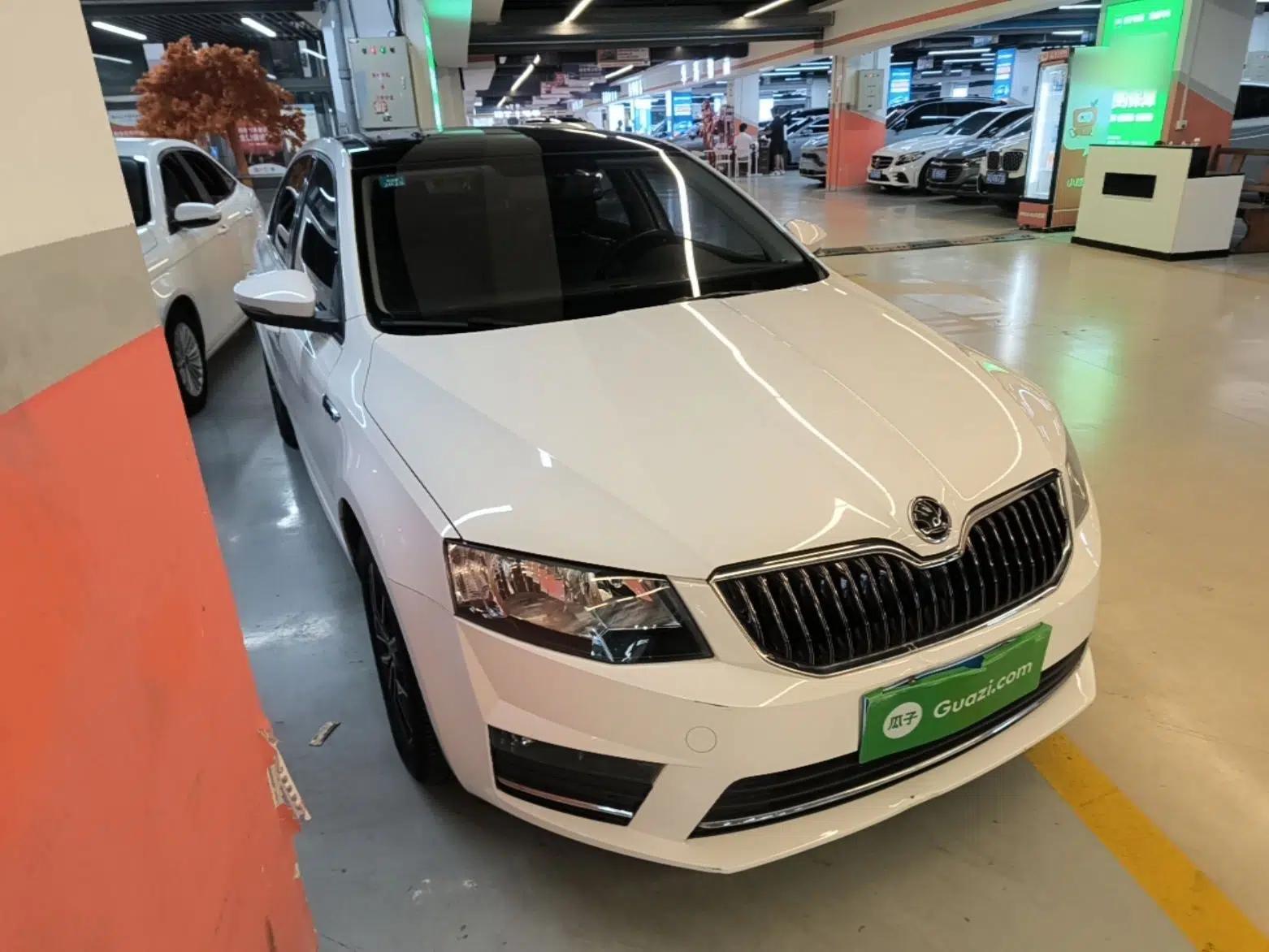 Skoda Octavia 2017 1.6L Automatic Smart Drive Edition — миниатюра 3
