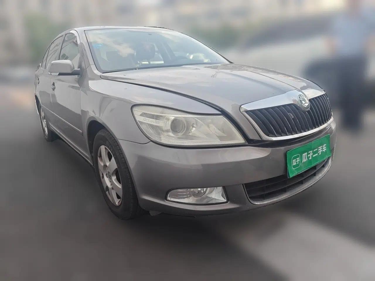 Skoda Octavia 2012 1.6L Manual Yijie Edition — миниатюра 3