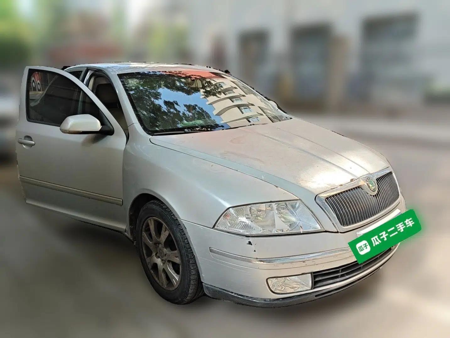 Skoda Octavia 2009 1.6L Manual Elegance Edition — миниатюра 3