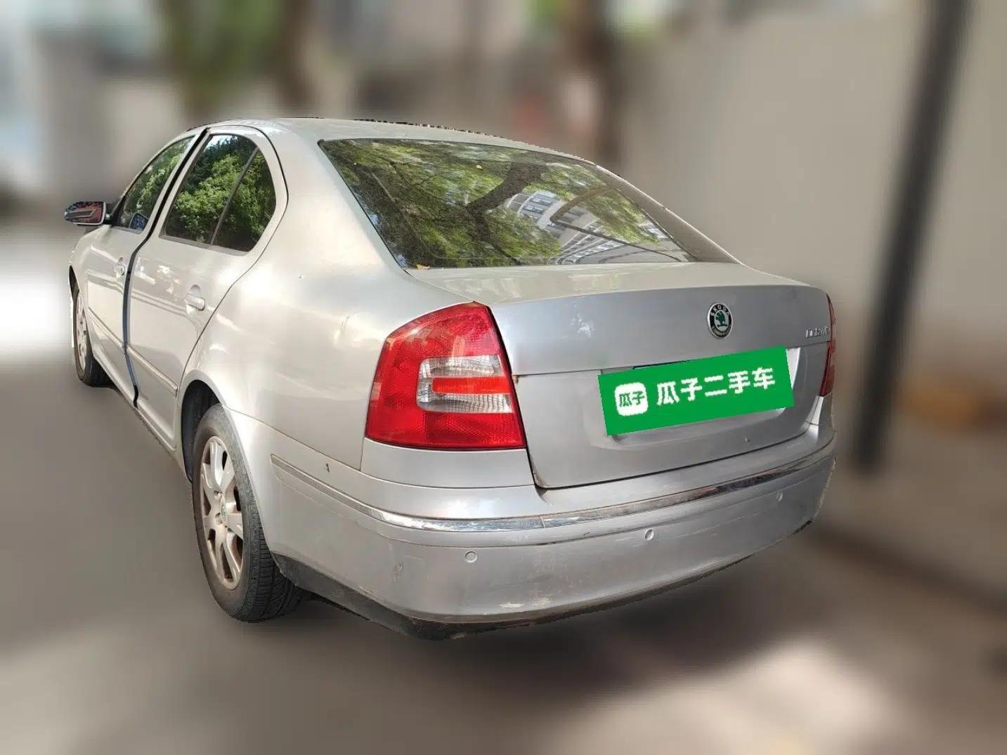 Skoda Octavia 2009 1.6L Manual Elegance Edition — миниатюра 4