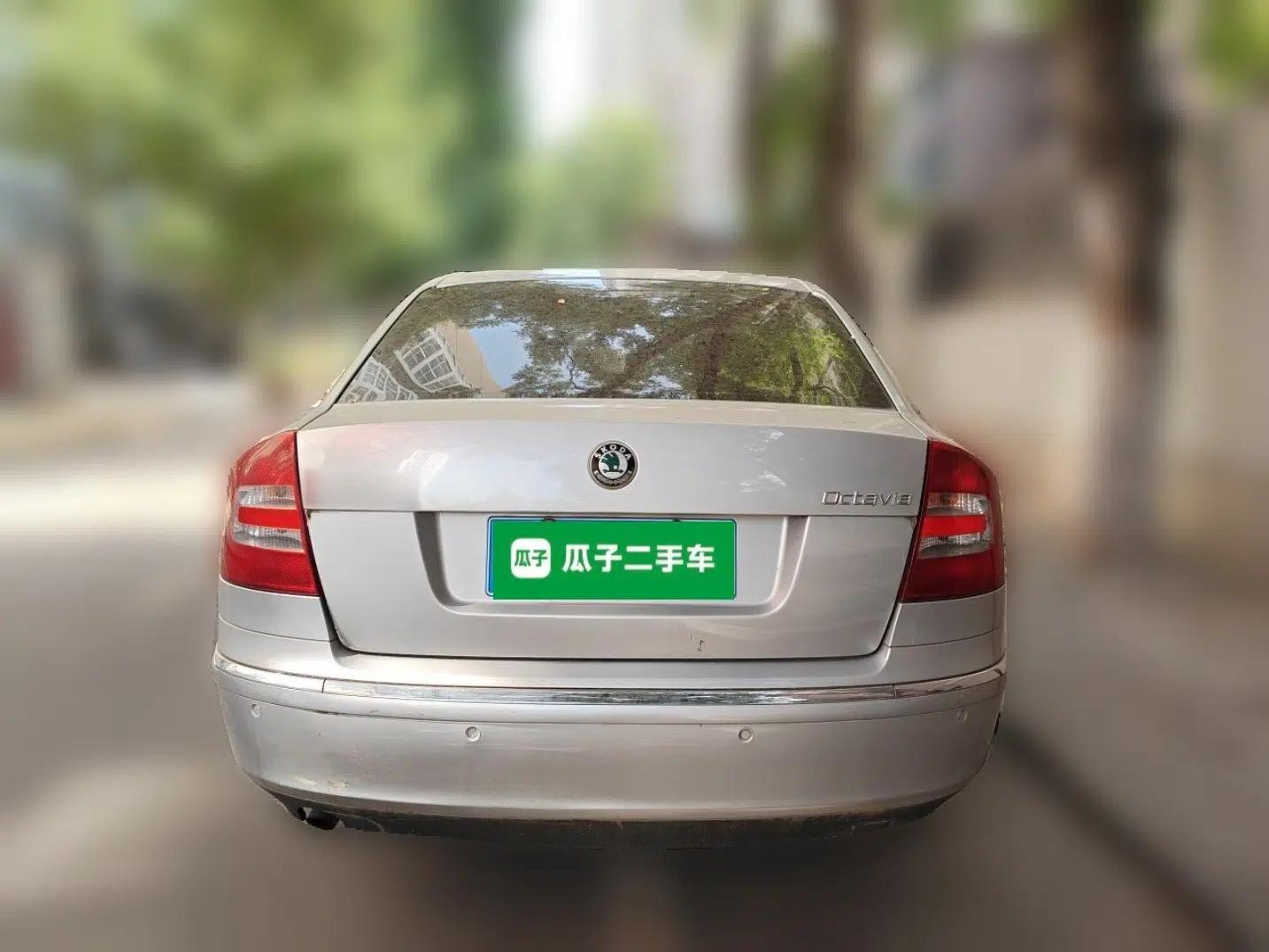 Skoda Octavia 2009 1.6L Manual Elegance Edition — миниатюра 5