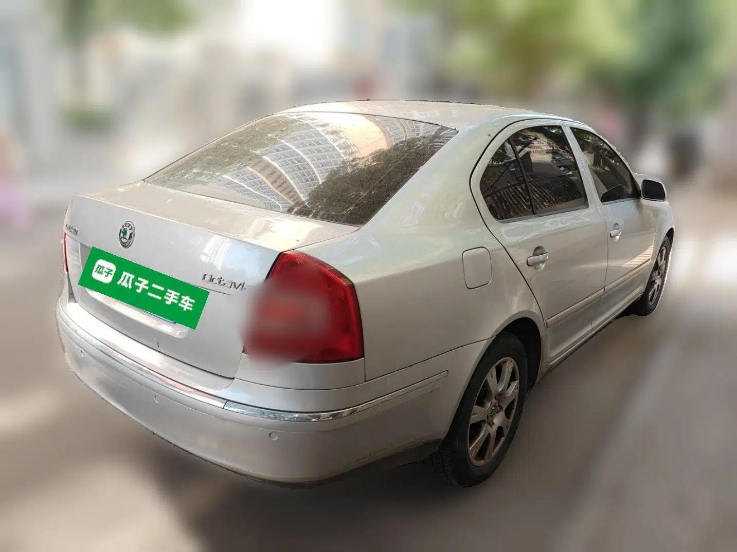 Skoda Octavia 2009 1.6L Manual Elegance Edition — миниатюра 6