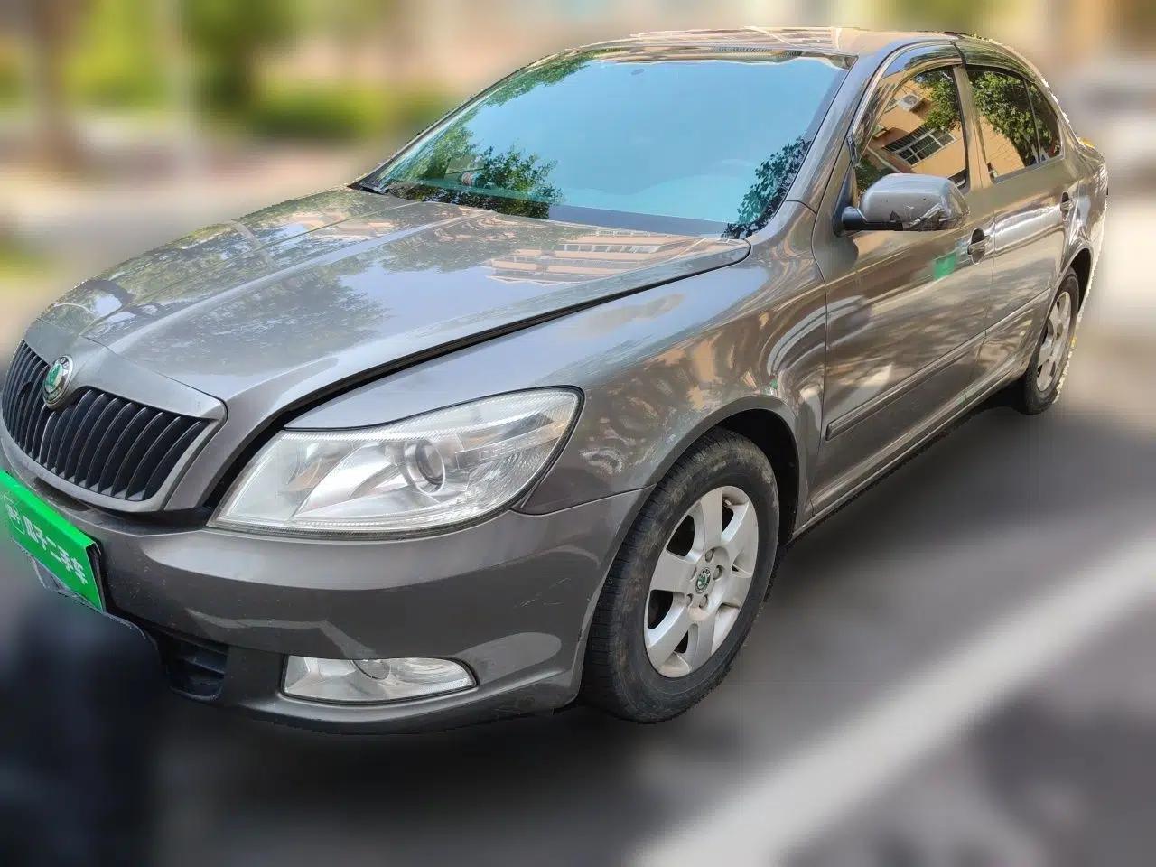 Skoda Octavia 2012 1.6L Manual Eado Edition — миниатюра 1