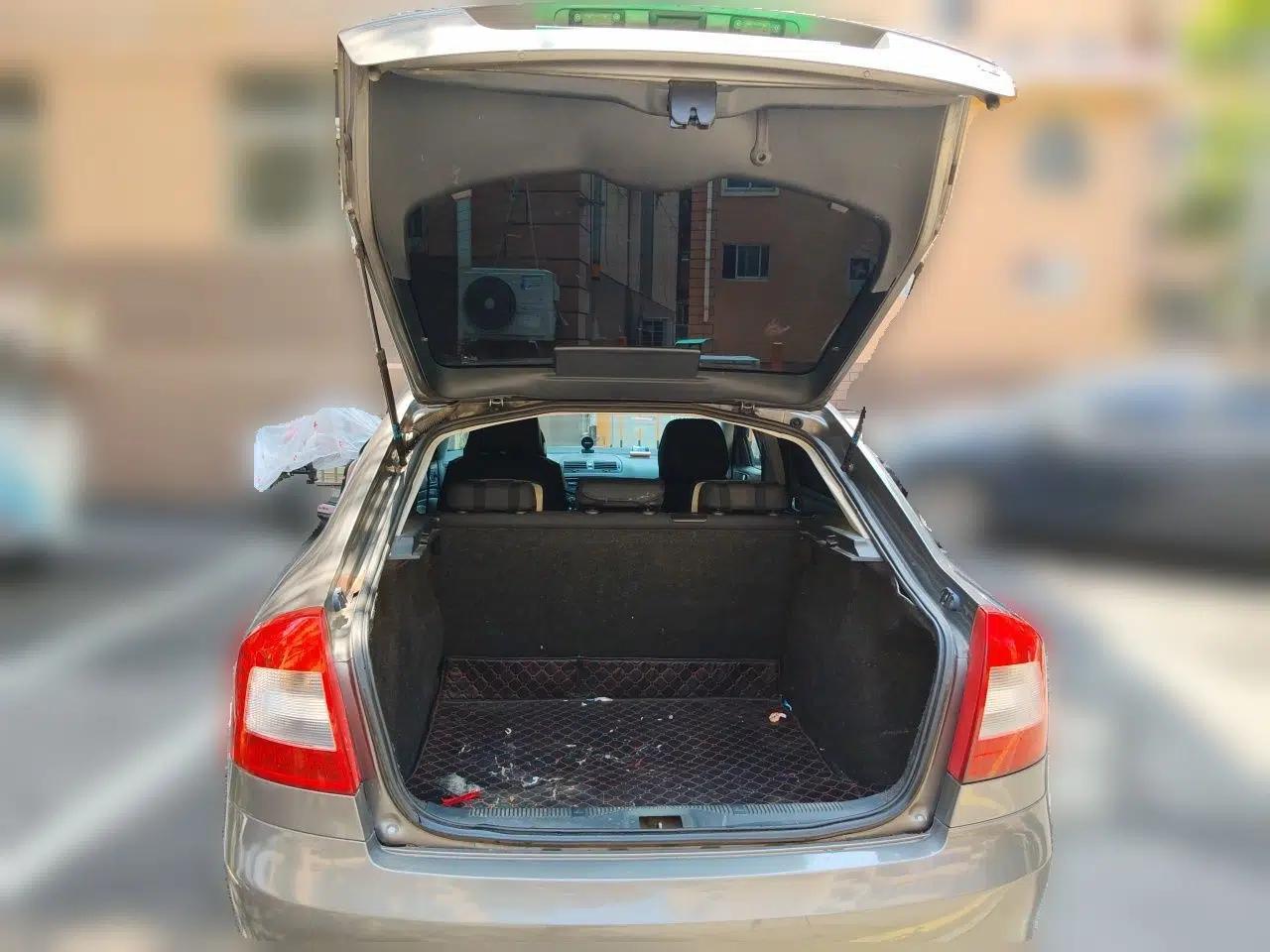 Skoda Octavia 2012 1.6L Manual Eado Edition — миниатюра 19