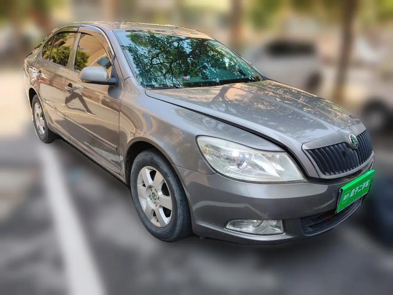 Skoda Octavia 2012 1.6L Manual Eado Edition — миниатюра 3