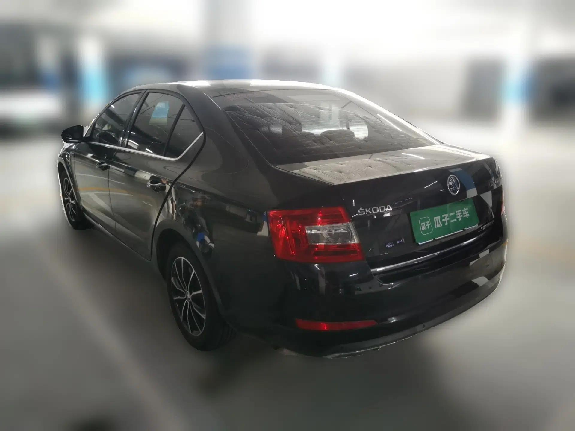 Skoda Octavia 2017 1.6L Automatic Smart Drive Edition — миниатюра 4