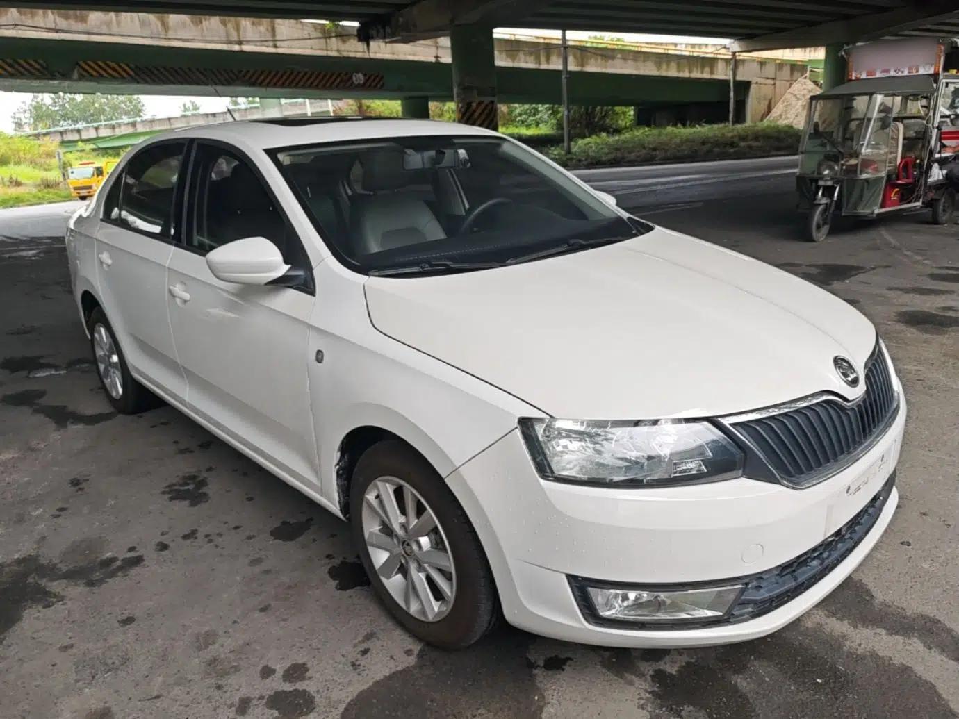 Skoda Rapid 2016 1.6L Automatic Chuanxing Edition — миниатюра 3