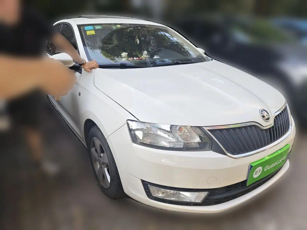 Skoda Rapid 2016 1.6L Automatic Chuanxing Edition — миниатюра 3