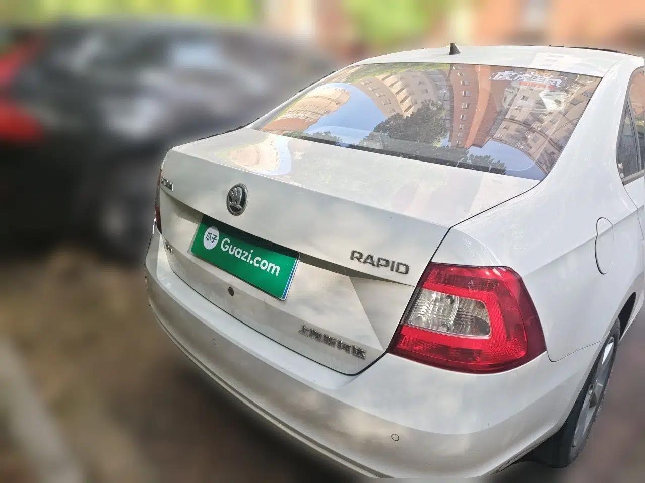 Skoda Rapid 2016 1.6L Automatic Chuanxing Edition — миниатюра 5