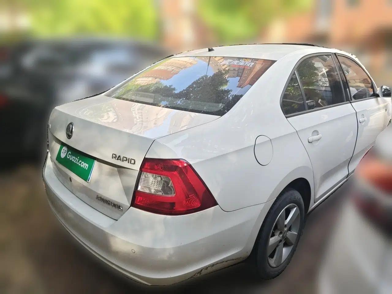 Skoda Rapid 2016 1.6L Automatic Chuanxing Edition — миниатюра 6