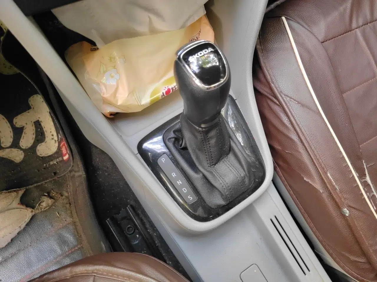 Skoda Rapid 2016 1.6L Automatic Chuanxing Edition — миниатюра 14