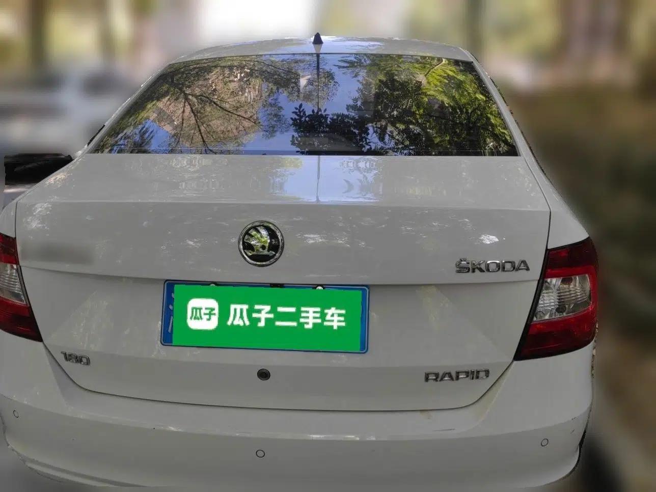 Skoda Rapid 2016 1.6L Automatic Chuanxing Edition — миниатюра 5