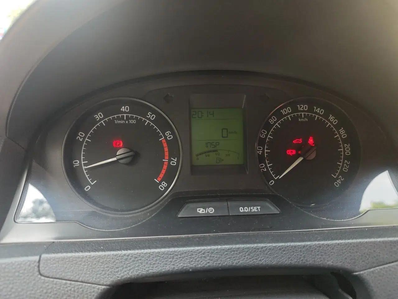 Skoda Rapid 2016 1.6L Manual Trend Edition — миниатюра 11