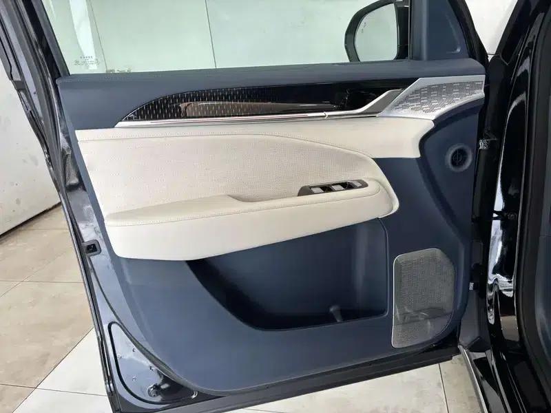 ZEEKR 009 2024 Model, Six-Seat Executive Edition, Four-Wheel Drive, 108kWh — миниатюра 11
