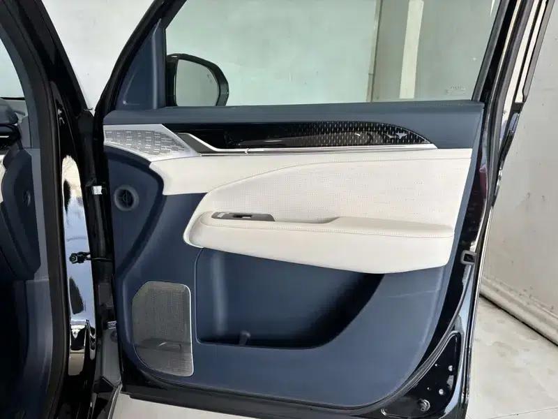 ZEEKR 009 2024 Model, Six-Seat Executive Edition, Four-Wheel Drive, 108kWh — миниатюра 17