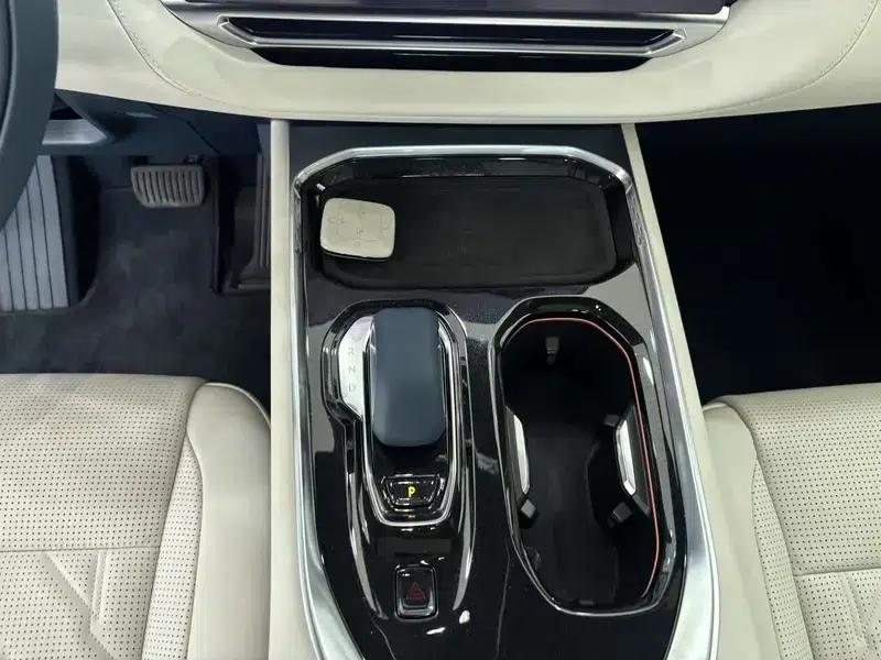 ZEEKR 009 2024 Model, Six-Seat Executive Edition, Four-Wheel Drive, 108kWh — миниатюра 24