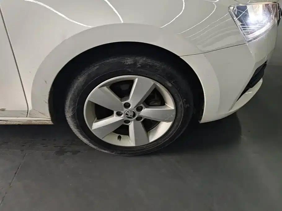 Rapid 2020 1.5L Automatic Standard Edition — миниатюра 6