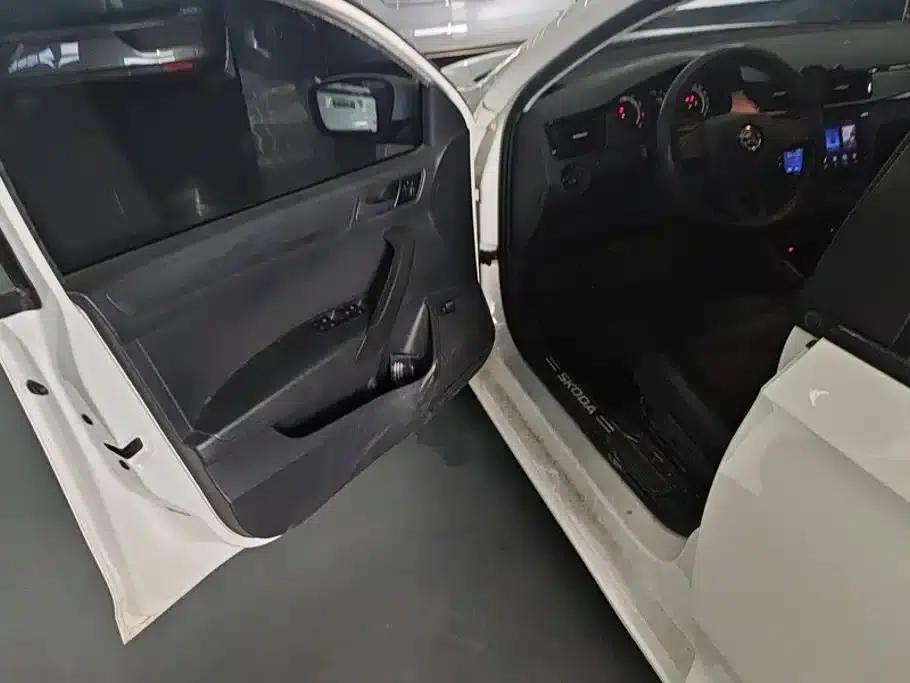 Rapid 2020 1.5L Automatic Standard Edition — миниатюра 7